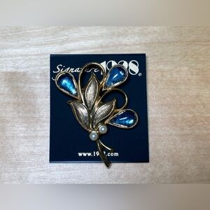 1928 Jewelry Gold Tone Blue And Costume Pearl Accent Bouquet Pin